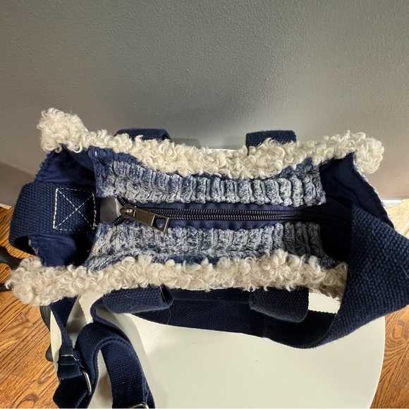 BDG Serena Fleece Mini Tote Bag in Denim Color Urban Outfitters exclusive - Picture 5 of 10